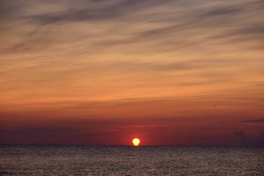 denizde gün batımı