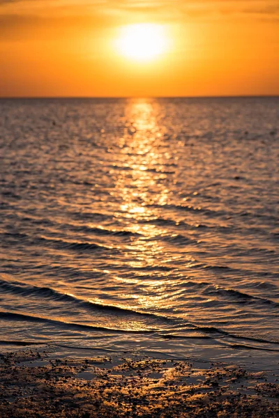 denizde gün batımı