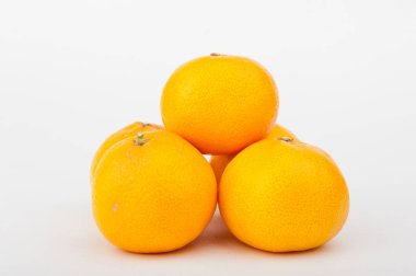 mandalina beyaz zemin üzerinde. mandalina