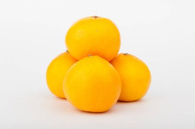 mandalina beyaz zemin üzerinde. mandalina. C vitamini