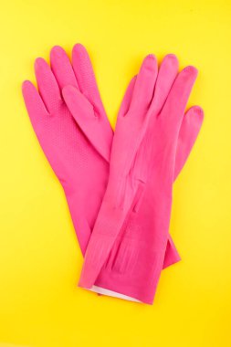 Temizlik için lastik eldiven. Elle koruma eldivenleri