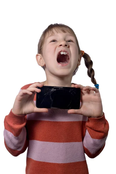Χαριτωμένο Κοριτσάκι Σπασμένο Smartphone Λευκό Φόντο — Φωτογραφία Αρχείου