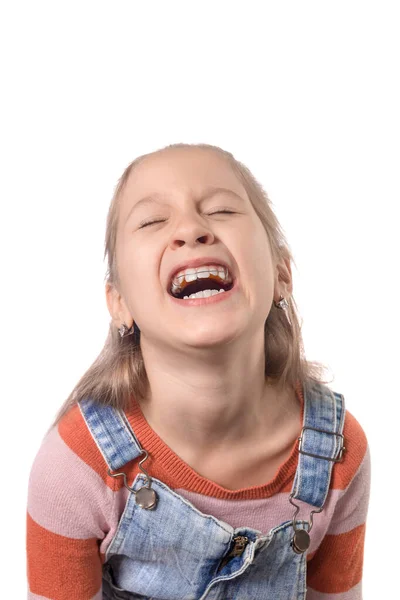 Πορτρέτο Του Μικρού Κοριτσιού Ορθοδοντική Συσκευή Που Απομονώνονται Λευκό Φόντο — Φωτογραφία Αρχείου