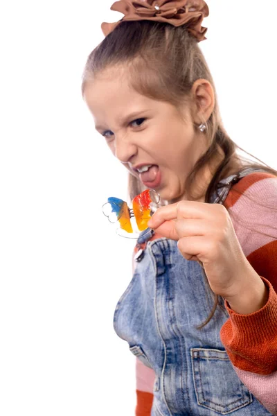 Ortodonti Aletli Küçük Bir Kızın Portresi Beyaz Arka Planda Izole — Stok fotoğraf