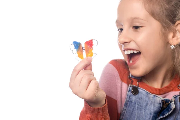 Retrato Niña Con Aparato Ortodoncia Aislado Sobre Fondo Blanco —  Fotos de Stock