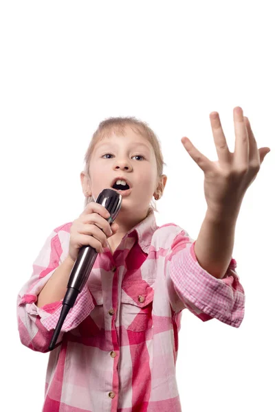 Petite Fille Mignonne Chantant Dans Microphone Isolé Sur Fond Blanc — Photo