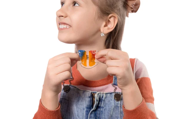 Retrato Niña Con Aparato Ortodoncia Aislado Sobre Fondo Blanco —  Fotos de Stock