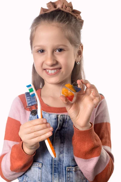 Portrait Une Petite Fille Mignonne Avec Brosse Dents Appareil Orthodontique — Photo
