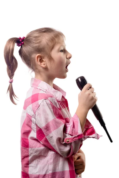 Petite Fille Mignonne Chantant Dans Microphone Isolé Sur Fond Blanc — Photo