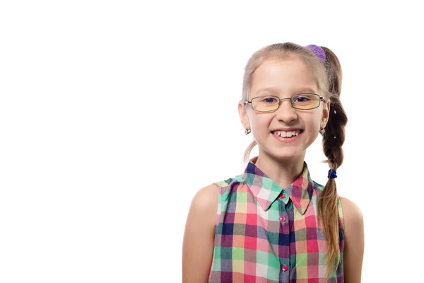 Kleines Nettes Mädchen Mit Brille Posiert Auf Weißem Hintergrund Kind — Stockfoto