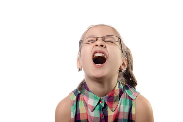 Nettes Kleines Mädchen Mit Brille Zum Sehen Posiert Auf Weißem — Stockfoto