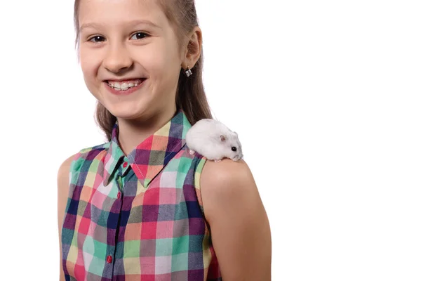 Schattig Klein Meisje Met Witte Hamster Geïsoleerd Witte Achtergrond — Stockfoto