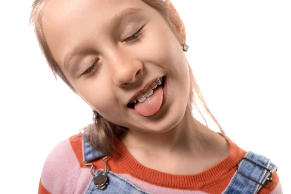 Retrato Niña Con Aparato Ortodoncia Aislado Sobre Fondo Blanco —  Fotos de Stock