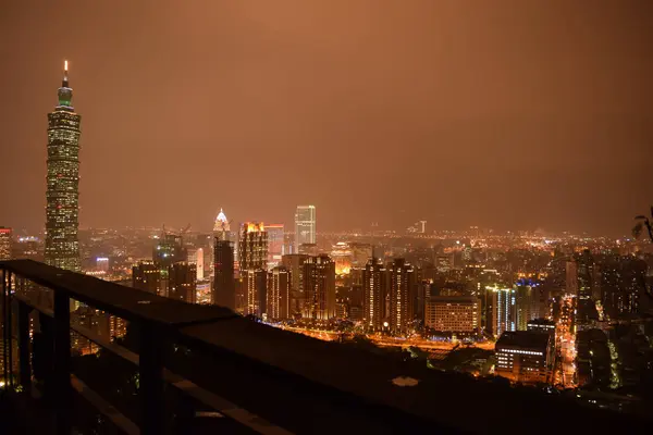 Taipei City gece görünümü