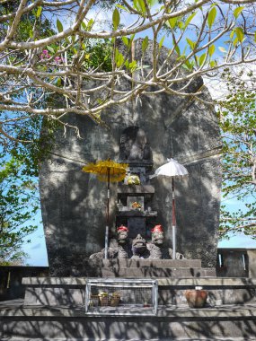 Bali dili dini sunak