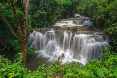 Huay Mae Kamin şelaleler, Sri Nakarin Barajı Milli Parkı Doğu yönünde yer alan en ünlü ve en güzel basamaklı şelale, Kanchanaburi Eyaleti, Tayland, Thailand, Güneydoğu Asya.