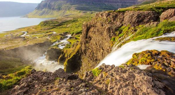 Vista superior de Dynjandifoss (cascada de Dynjandi), joyas de los fiordos del oeste, Islandia. La cascada más grande de Westfjords . —  Fotos de Stock