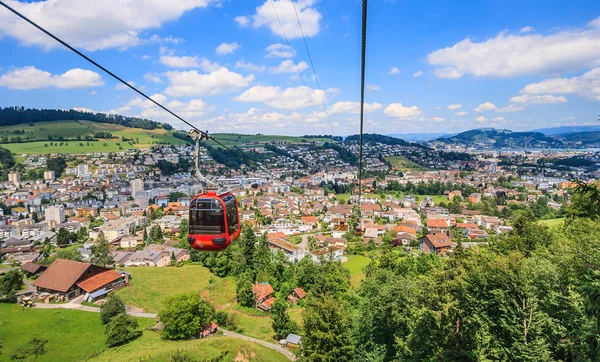 Impressionante paisagem urbana de Luzern, vista panorâmica do teleférico da montanha Pilatus, Lucerna, Suíça, Europa . — Fotografia de Stock