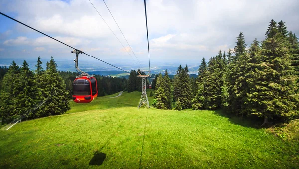 Impressionante paisagem rural de Luzern, vista panorâmica do teleférico da montanha Pilatus, Lucerna, Suíça, Europa . — Fotografia de Stock