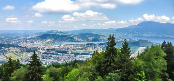 Çarpıcı Luzern kentsel sahne, kuş bakışı Teleferik Pilatus Dağı, Lucerne, İsviçre, Avrupa'dan gelen. — Stok fotoğraf