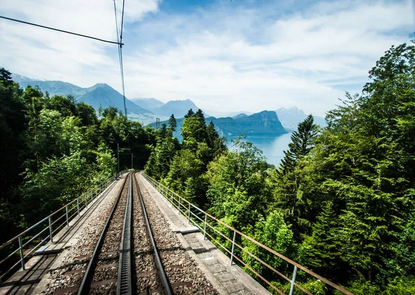 Caminho de ferro pela Estação Rigi Kulm, Lucerna, Suíça . — Fotografia de Stock