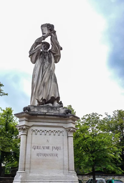 Statue of Guillaume Farel in Neuchatel.  a French evangelist, and a founder of the Reformed Church in the cantons of Neuchatel, Berne, Geneva, and Vaud in Switzerland. — Stock Photo, Image