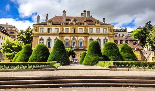 The Palace du Peyrou (Le Palais du Peyrou), et stort palæ bygget i det 18. århundrede til Pierre-Alexandre Du Peyrou, nu indeholder den en restaurant, og den bruges også til ceremonielle begivenheder af byen. . - Stock-foto