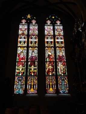 St. Nicolas Katedrali, vitray pencereler arasında 1896 ve 1936, Fribourg, İsviçre Polonyalı ressam Jozef Mehoffer tarafından oluşturulan