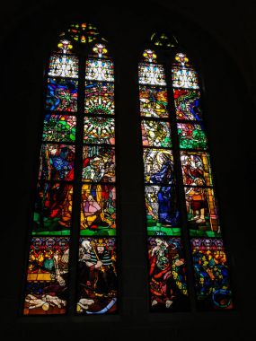 St. Nicolas Katedrali, vitray pencereler arasında 1896 ve 1936, Fribourg, İsviçre Polonyalı ressam Jozef Mehoffer tarafından oluşturulan