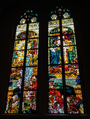 Vitray pencereler Polonyalı ressam, Jozef Mehoffer, 1896 ve 1936, arasında yarattığı St. Nicolas Katedrali, Fribourg, İsviçre bulunur