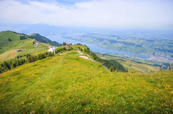 Panorâmica Paisagem Vista do Lago Lucerna e montanhas do ponto de vista Rigi Kulm, Lucerna, Suíça, Europa . — Fotografia de Stock