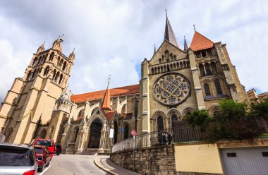 Güzel yaz gün görünümü Lozan Katedrali Notre Dame, Lausanne, Vaud, İsviçre, Avrupa'nın.