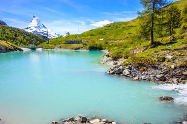 Moosjisee Lake, ilk beş göller hedef Matterhorn tepe Zermatt, İsviçre, Avrupa'nın çevresinde.
