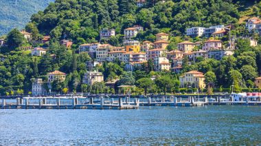 Lake Como, Lombardiya, İtalya, Avrupa'nın güzel yaz Menaggio manzara.