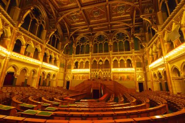 Budapest, Macaristan - 27 Aralık 2015: Macarca Parlemento Binası, Budapeşte, Macaristan, iç. Macaristan'ın ulusal Meclisi, önemli bir dönüm noktası Macaristan ve Budapeşte popüler bir turizm merkezi olduğunu.