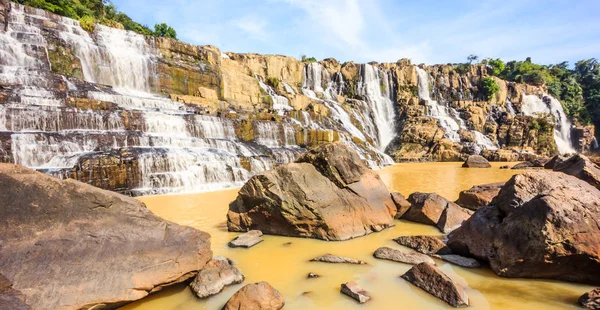 Majestuosa cascada de Pongour, Dalat, Vietnam, Asia . — Foto de Stock