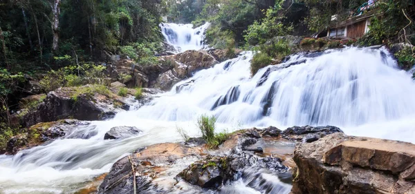 Hermosas cataratas Datanla, Dalat, Vietnam, Asia . — Foto de Stock