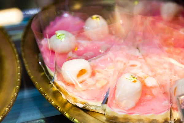 Focado Seletivo Tradicional Asiático Thai Sobremesa Bolo Queijo Doce Rosa — Fotografia de Stock