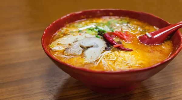 Geleneksel Japon Yemeği Miso Çorbada Baharatlı Ramen Eriştesi Chashu Haşlanmış — Stok fotoğraf