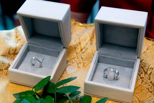 Anillos Compromiso Diamantes Con Diseño Europeo Cajas Cojines Utilizadas Momento — Foto de Stock