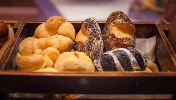 Surtido Panadería Fondo Caja Madera Granja Recién Horneado Pan Tostado — Foto de Stock