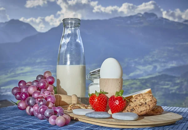 Энергетический Завтрак Солнечный День Швейцарских Альпах — стоковое фото