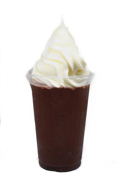 위에 아이스크림을 컵에 초콜릿 — 스톡 사진