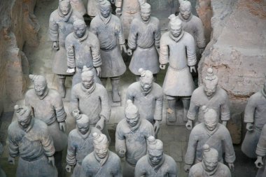 Xi'An, Çin - 19 Kasım 2016 Terracotta Army Qin Shi Huang, ilk İmparator Çin orduları betimleyen pişmiş toprak heykeller topluluğudur
