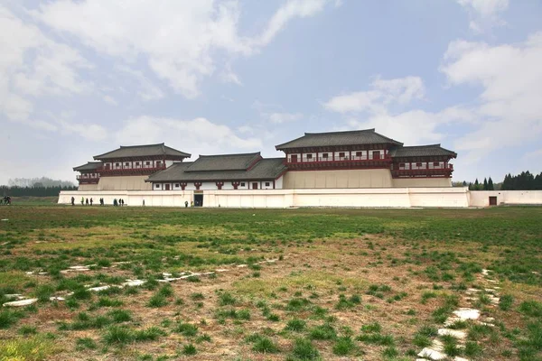 Han yang ling mausoleet är jordfästningen förlägger av kejsar jing, den fjärde kejsaren av västra Handynastin ligger i Xi'an, Kina — Stockfoto