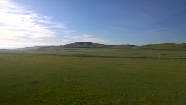 Een weergave uit de trein van de Trans-Siberische in Ulaanbaatar, Mongolia — Stockvideo