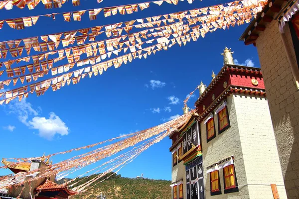 Templo de Songzanlin en la ciudad de Zhongdian (Shangri-La), provincia de Yunnan China — Foto de Stock