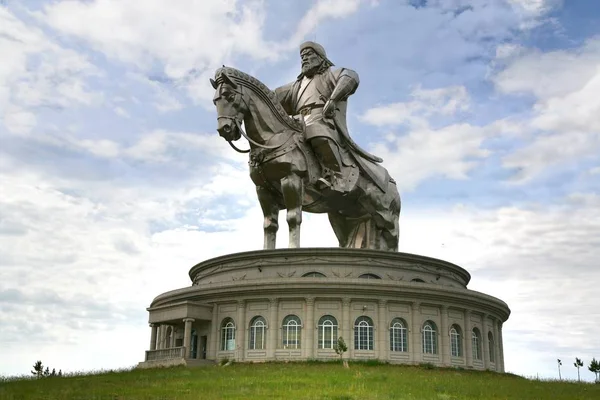 Ulánbátar Mongolsko července 3, 2016 na Genghis Khan socha na koni, na Tsonjin Boldogeast mongolské kapitálu Ulaanbaatar — Stock fotografie