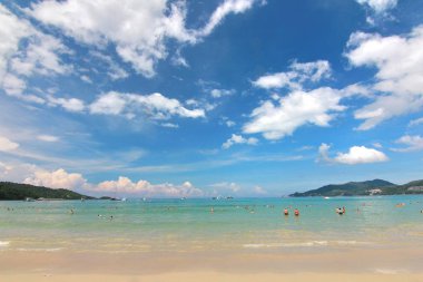 Phuket Tayland, November22, 2014 birçok turist Patong plaj bu en meşhur Mekanlar