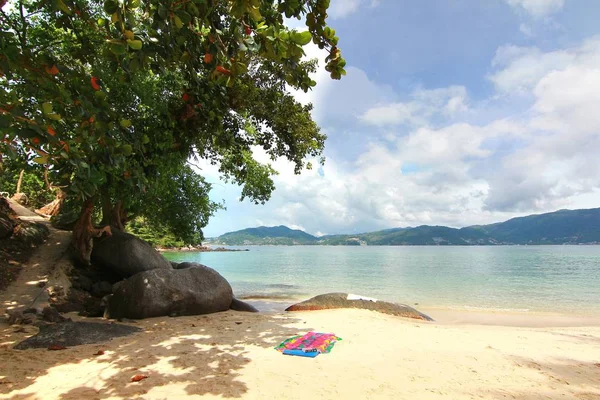 Paradiesstrand in Koh Maiton Island, Phuket, Thailand — Stockfoto